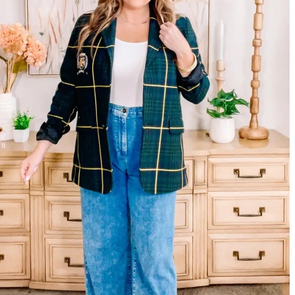 Tommy Hill Blazer, perfect for the holidays perfect color for the right season - Picture 17 of 17